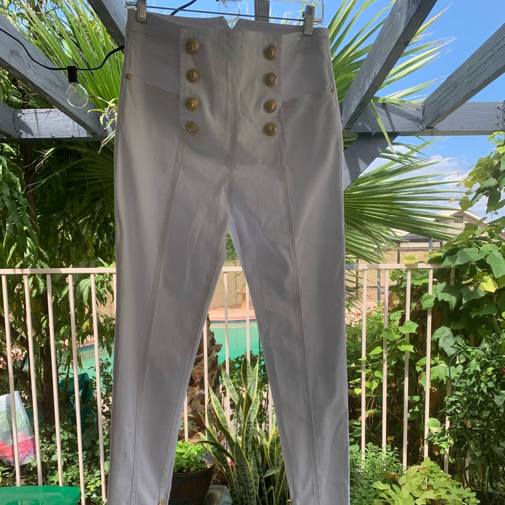 ✨Balmain Paris white and gold jeans. No tags but have never been worn. Size 40.✨